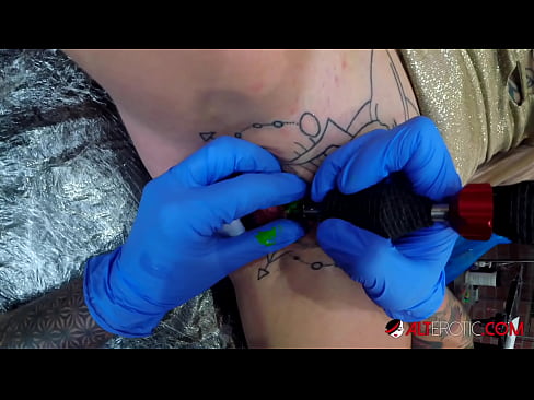 ❤️ tattooed ທີ່ສຸດ Hottie Sully Savage ໄດ້ຮັບ tattoo ສຸດ clitoris ຂອງນາງ ️❌ ສະຫຼັດ ຢູ່ທີ່ພວກເຮົາ lo.porngifmag-com.ru% ❤